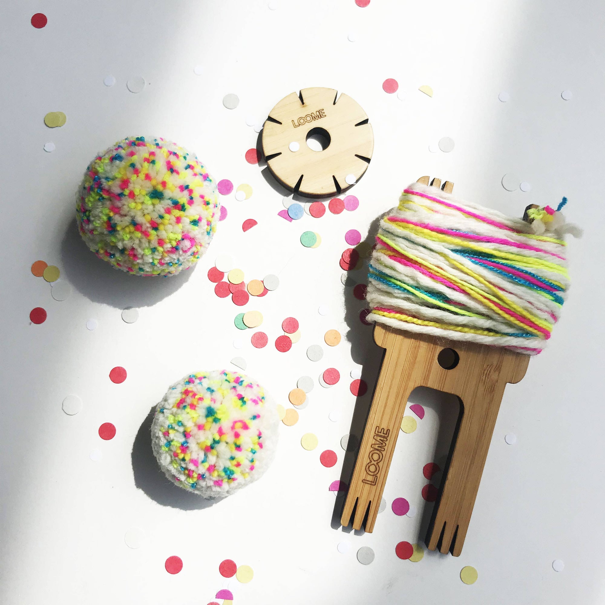 5-IN-1 Pom Pom Maker - Robot Model